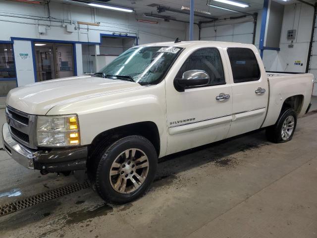 3GCPCSE02BG245584 - 2011 CHEVROLET SILVERADO C1500 LT WHITE photo 1