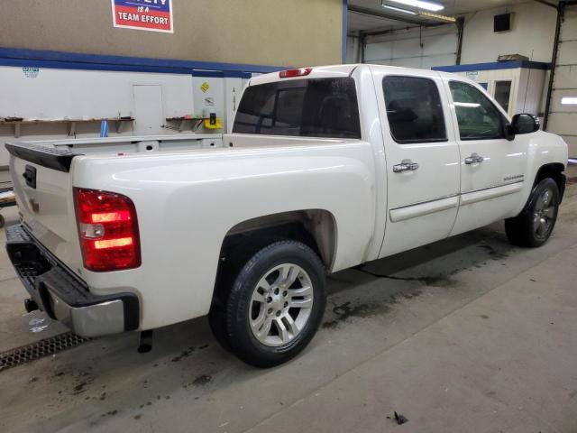 3GCPCSE02BG245584 - 2011 CHEVROLET SILVERADO C1500 LT WHITE photo 3