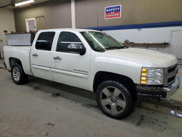 3GCPCSE02BG245584 - 2011 CHEVROLET SILVERADO C1500 LT WHITE photo 4