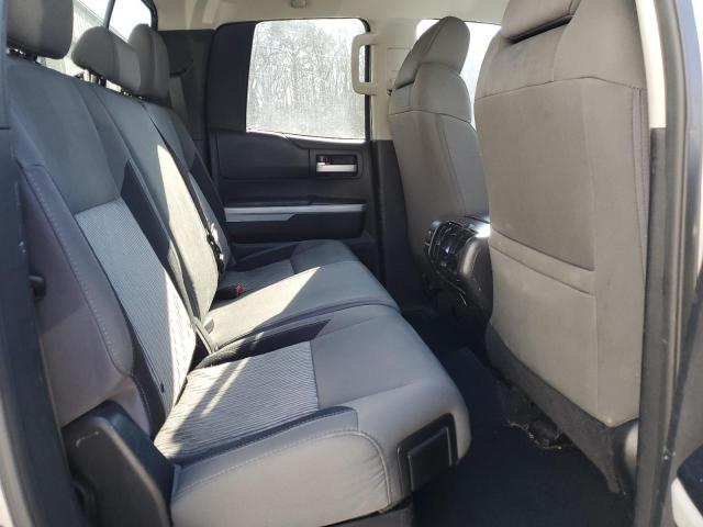 5TFRM5F1XFX087608 - 2015 TOYOTA TUNDRA DOUBLE CAB SR/SR5 SILVER photo 10