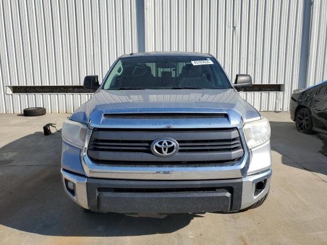 5TFRM5F1XFX087608 - 2015 TOYOTA TUNDRA DOUBLE CAB SR/SR5 SILVER photo 5