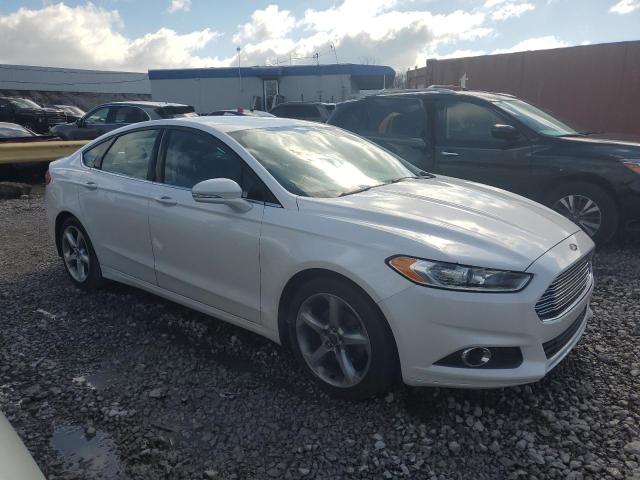 1FA6P0H77F5107944 - 2015 FORD FUSION SE WHITE photo 4