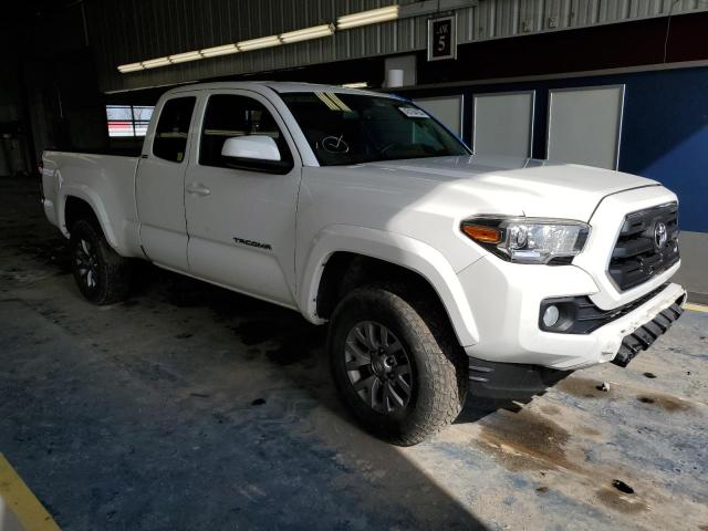 5TFSZ5AN2HX086825 - 2017 TOYOTA TACOMA ACCESS CAB WHITE photo 4