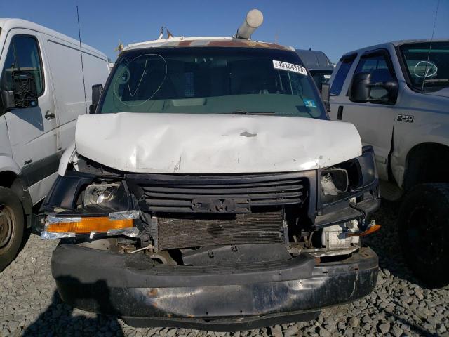 1GTGG25V861102093 - 2006 GMC SAVANA G2500 WHITE photo 5