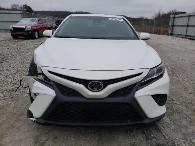 4T1B11HK9JU120144 - 2018 TOYOTA CAMRY L WHITE photo 5