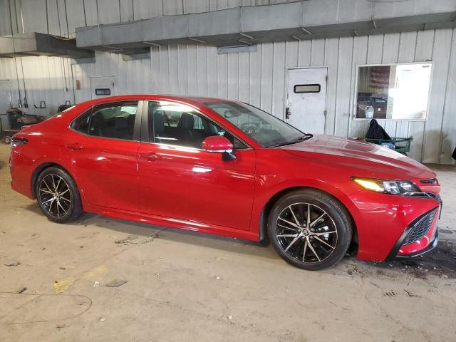 4T1T11BK7RU110494 - 2024 TOYOTA CAMRY SE NIGHT SHADE RED photo 4