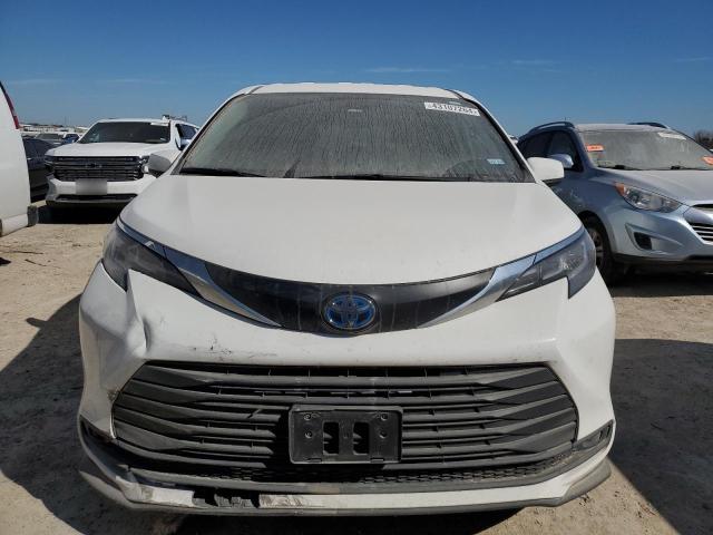 5TDKRKEC5MS073476 - 2021 TOYOTA SIENNA LE WHITE photo 5