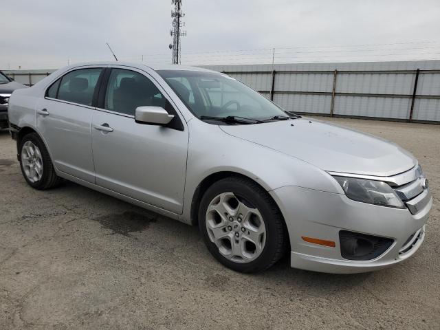 3FAHP0HAXBR226924 - 2011 FORD FUSION SE SILVER photo 4