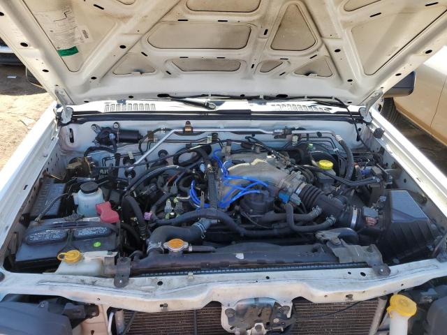 5N1ED28Y82C544484 - 2002 NISSAN XTERRA XE WHITE photo 11