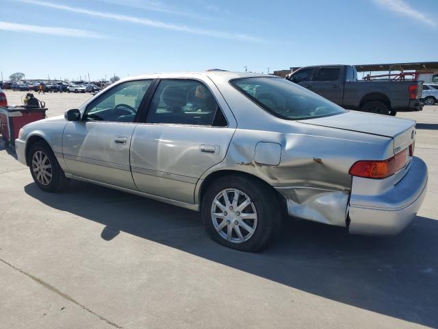 JT2BG22K5Y0401823 - 2000 TOYOTA CAMRY CE SILVER photo 2