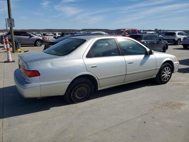 JT2BG22K5Y0401823 - 2000 TOYOTA CAMRY CE SILVER photo 3