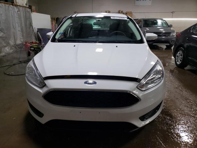 1FADP3F26HL286976 - 2017 FORD FOCUS SE WHITE photo 5