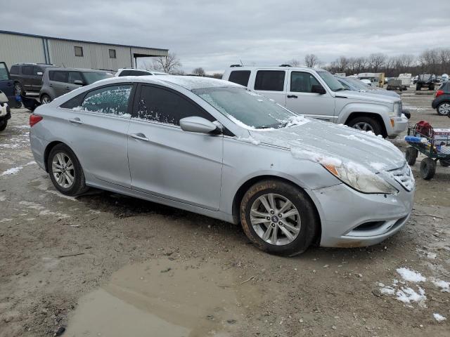 5NPEB4AC4BH037056 - 2011 HYUNDAI SONATA GLS SILVER photo 4