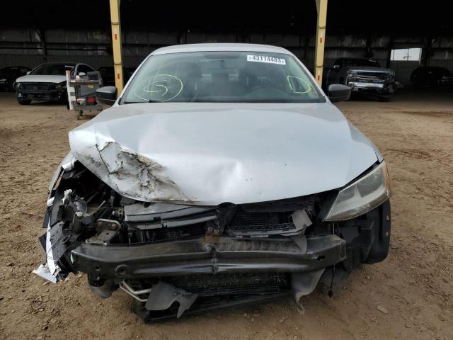 3VW2K7AJXEM221612 - 2014 VOLKSWAGEN JETTA BASE Gümüş foto 5
