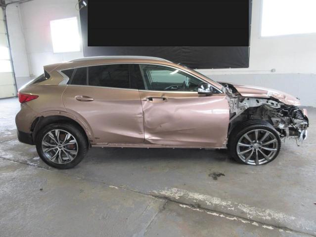 SJKCH5CR6HA023217 - 2017 INFINITI QX30 BASE PINK photo 3