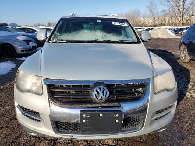 WVGBE77L58D052145 - 2008 VOLKSWAGEN TOUAREG 2 V6 SILVER photo 5