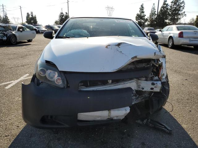 JTKDE3B76A0302739 - 2010 TOYOTA SCION TC WHITE photo 5