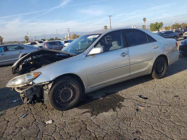 JTDBE32K353035583 - 2005 TOYOTA CAMRY LE GRAY photo 1