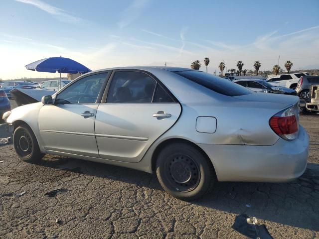 JTDBE32K353035583 - 2005 TOYOTA CAMRY LE GRAY photo 2