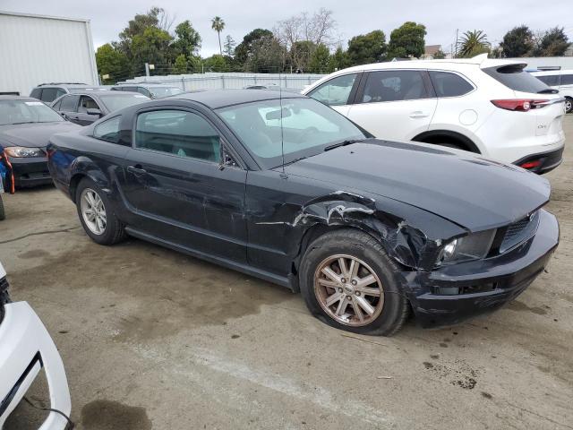 1ZVFT80N865177321 - 2006 FORD MUSTANG BLACK photo 4