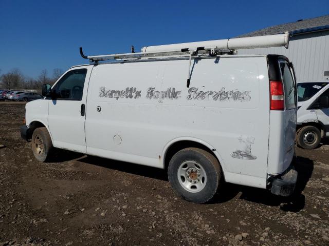 1GCWGFCBXC1121803 - 2012 CHEVROLET EXPRESS G2 WHITE photo 2