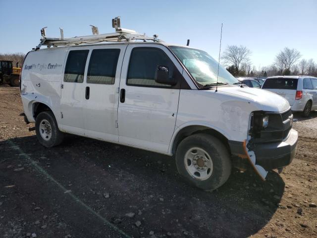 1GCWGFCBXC1121803 - 2012 CHEVROLET EXPRESS G2 WHITE photo 4