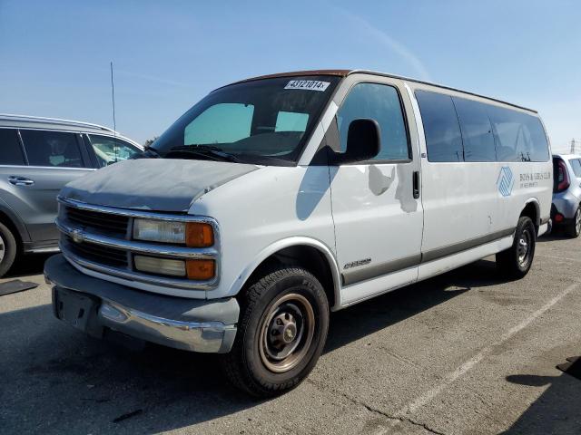 1GAHG39J2Y1263715 - 2000 CHEVROLET EXPRESS G3 WHITE photo 1