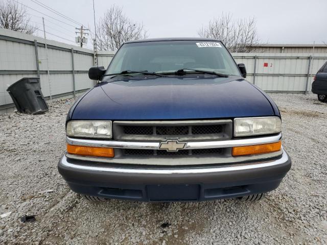 1GNCS13W2Y2376879 - 2000 CHEVROLET BLAZER BLUE photo 5