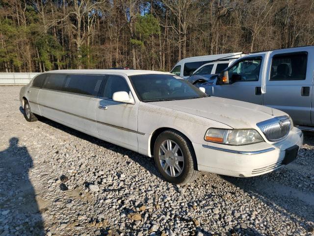 2L1FM88W58X658705 - 2008 LINCOLN TOWN CAR EXECUTIVE WHITE photo 4
