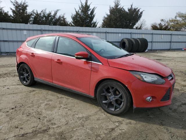 1FAHP3M2XCL334105 - 2012 FORD FOCUS SEL RED photo 4