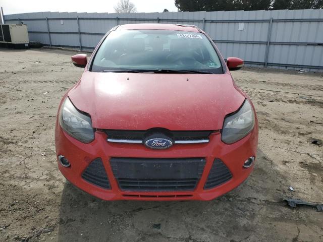 1FAHP3M2XCL334105 - 2012 FORD FOCUS SEL RED photo 5