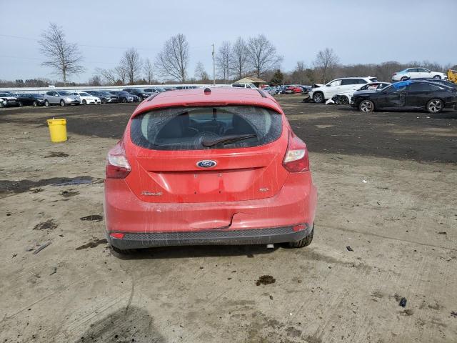 1FAHP3M2XCL334105 - 2012 FORD FOCUS SEL RED photo 6