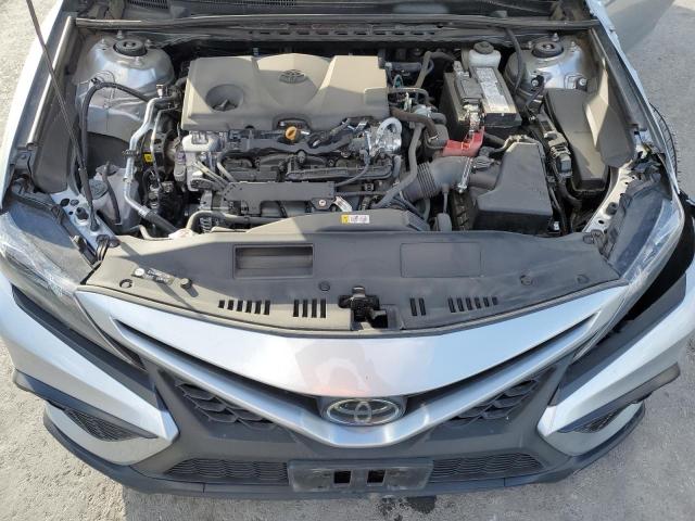 4T1G11AK5PU745861 - 2023 TOYOTA CAMRY SE NIGHT SHADE SILVER photo 11