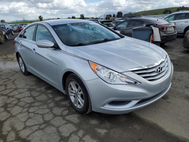 5NPEB4AC1DH681858 - 2013 HYUNDAI SONATA GLS SILVER photo 4