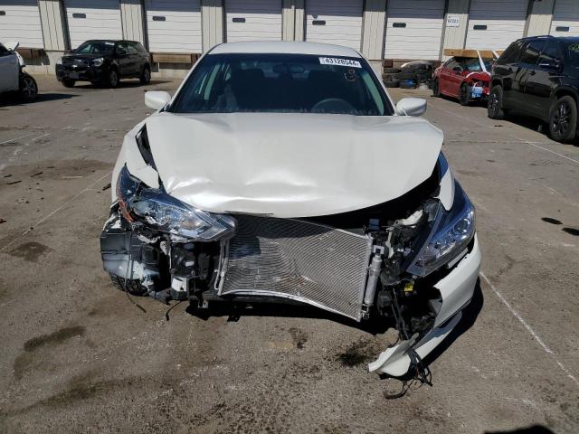 1N4AL3AP3HC156669 - 2017 NISSAN ALTIMA 2.5 WHITE photo 5