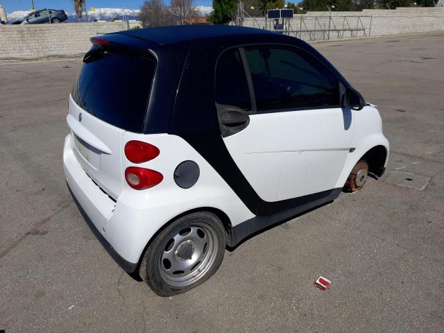 WMEEJ31X29K239245 - 2009 SMART FORTWO PURE WHITE photo 3