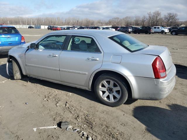 2C3JA53G45H507207 - 2005 CHRYSLER 300 TOURING SILVER photo 2