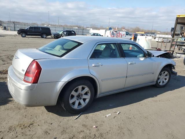 2C3JA53G45H507207 - 2005 CHRYSLER 300 TOURING SILVER photo 3