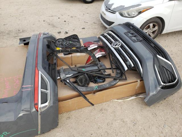 1V26E2CA6LC221034 - 2020 VOLKSWAGEN ATLAS CROS SE Серый фото 12