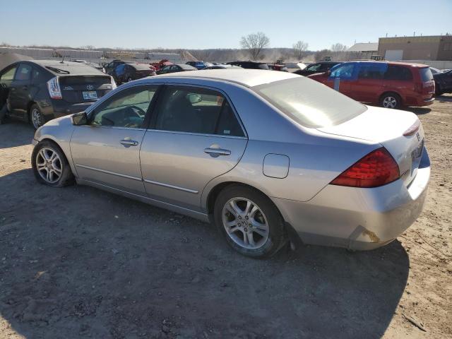 1HGCM56376A182414 - 2006 HONDA ACCORD SE SILVER photo 2