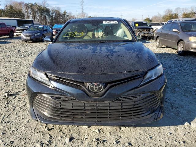 4T1B11HK5JU613741 - 2018 TOYOTA CAMRY L BLACK photo 5