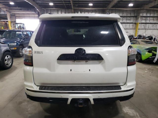 JTEBU5JR6J5564002 - 2018 TOYOTA 4RUNNER SR5/SR5 PREMIUM WHITE photo 6