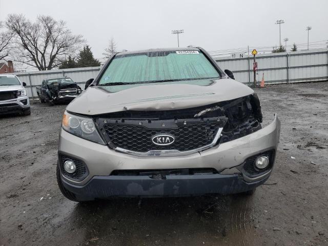 5XYKT3A62DG423005 - 2013 KIA SORENTO LX GRAY photo 5