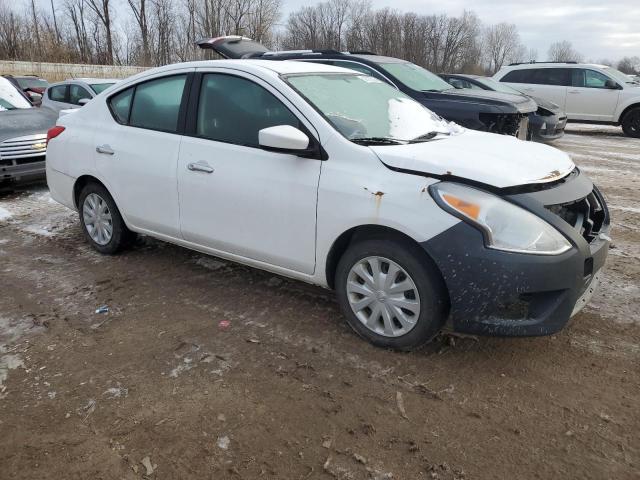 3N1CN7AP9JL879623 - 2018 NISSAN VERSA S WHITE photo 4