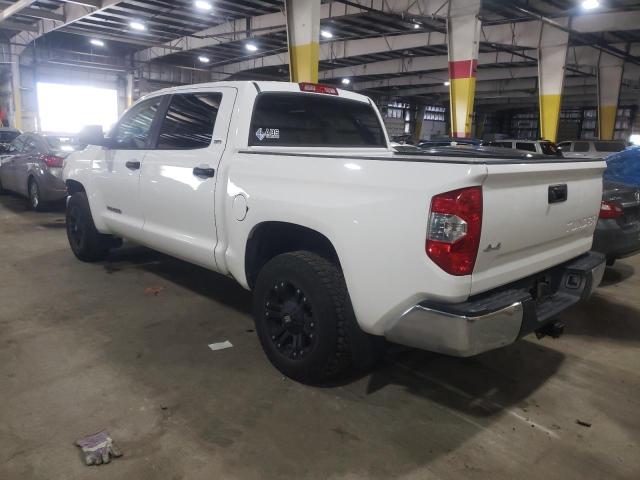 5TFDM5F19GX067409 - 2016 TOYOTA TUNDRA CREWMAX SR5 WHITE photo 2