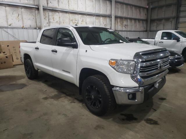 5TFDM5F19GX067409 - 2016 TOYOTA TUNDRA CREWMAX SR5 WHITE photo 4