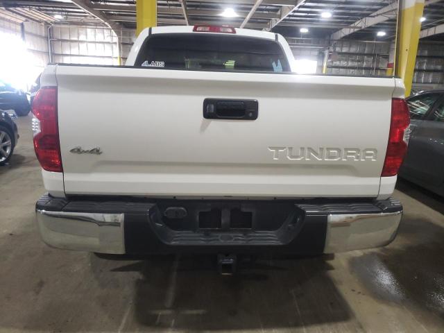 5TFDM5F19GX067409 - 2016 TOYOTA TUNDRA CREWMAX SR5 WHITE photo 6