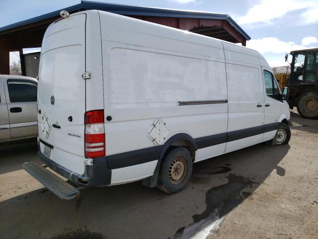 WD3PE8DE4E5898658 - 2014 MERCEDES-BENZ SPRINTER 2500 WHITE photo 3