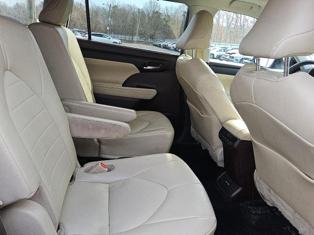 5TDGZRBH4MS542068 - 2021 TOYOTA HIGHLANDER XLE WHITE photo 11