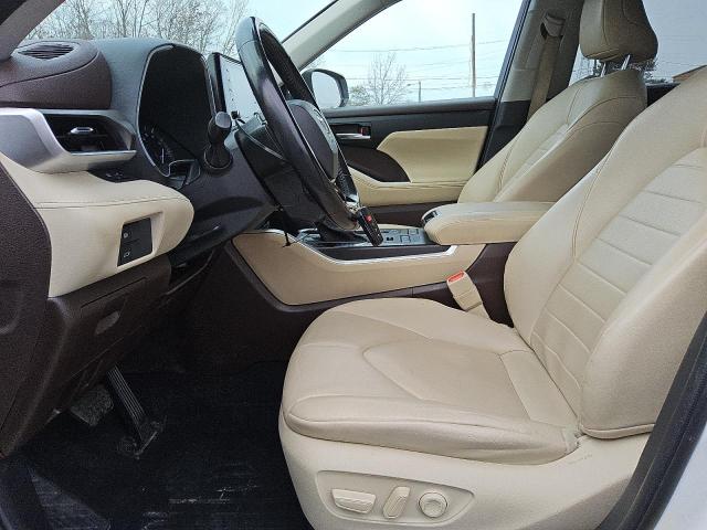 5TDGZRBH4MS542068 - 2021 TOYOTA HIGHLANDER XLE WHITE photo 7